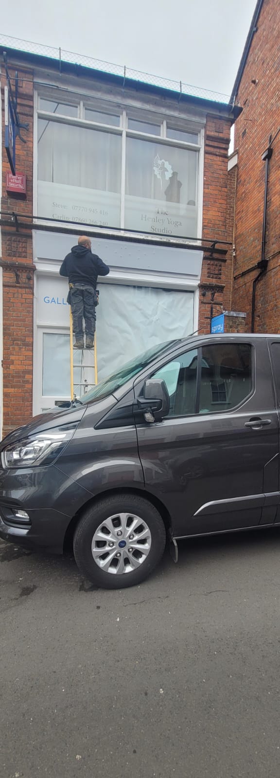 Fascia signage being installed at Spray Gallery in Henley-on-Thames.